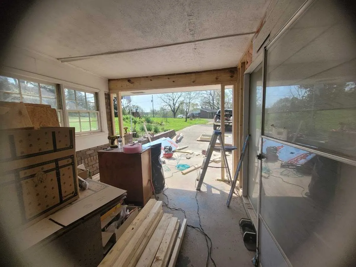 Air movers and dehumidifier for Water Mitigation Services in Fort Polk South